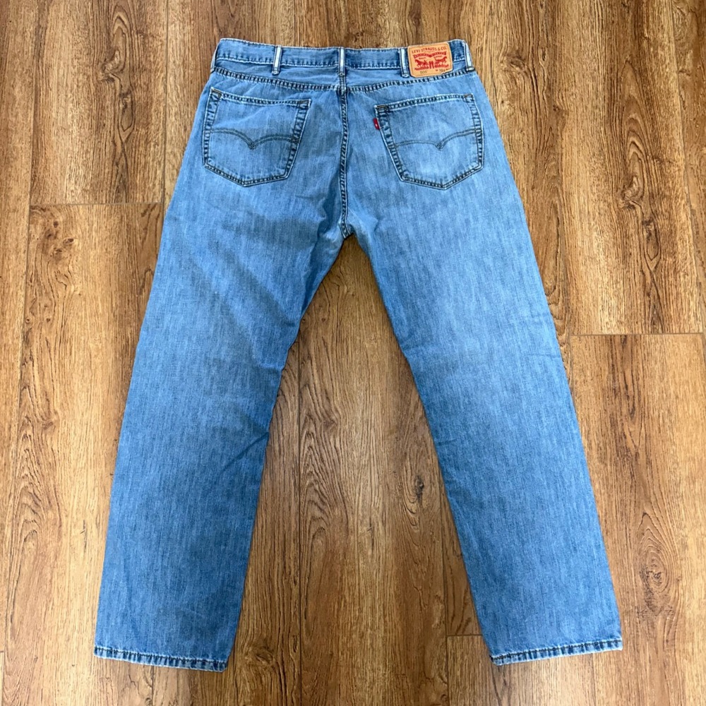 Levis 505 Regular Fit Jeans Mens 38x32 Medium Wash Blue Straight Leg Denim